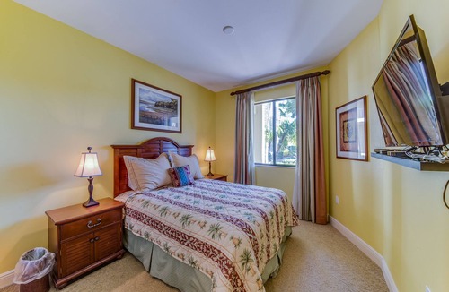 Royal Harbor Condo | Naples Bay Resort Shopping Food and Resort Amenities
