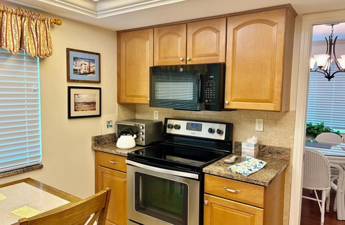 Park Shore Condo | Naples Belair Lane Condo | Community Pool Near Beach & Downtown Snowbird Fri