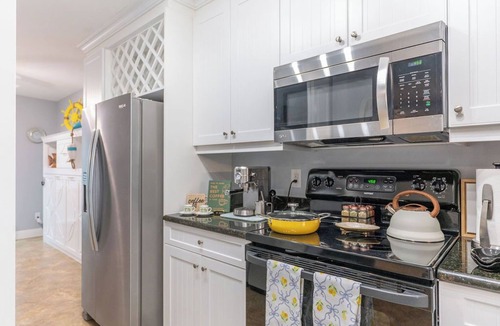 Imperial Golf Estates Condo | Naples Condo - 2BR/2BA, Lakefront Lanai, Heated Pool, Minutes to the Beach!