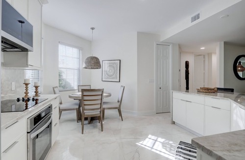 North Naples Condo | NAPLES DESIGNER VILLA RETREAT STEPS FROM MERCATO