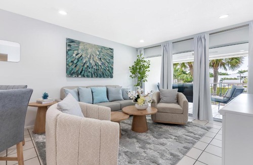 Old Naples Apartment | Naples Luxe Coral Oasis