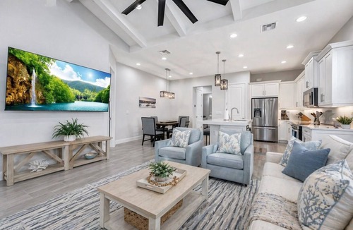 Naples Cottage | Naples Luxury Cottage-Stylish 2BR in Premier Luxury Community