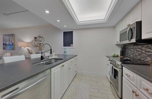 Palm River Estates Condo | Naples Paradise Condo – Resort Pool + Prime Location