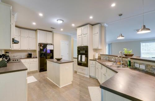 Palm City House | Nature Escape in Palm City: Group-Friendly Home
