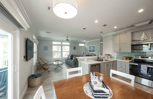 Summerland Key House | NAUTICAL NEST - 3-bedroom canal front tranquil home on Summerland Key with AC
