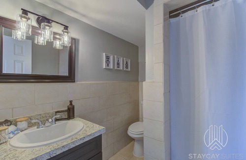 River Park House | Near Beaches★KING Bed★Fast WiFi★Fire Pit★Game Room★45% discount 28 day stay