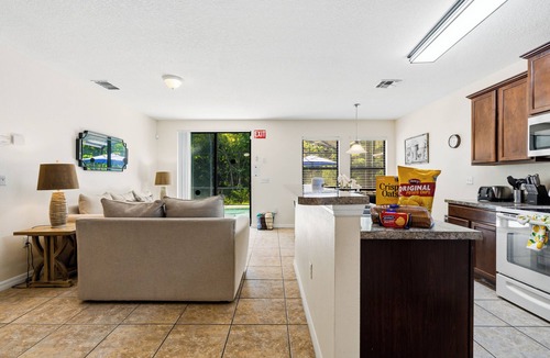 Thousand Oaks House | Near Disney, Game Room, BBQ & Free Pool Heat + Late Checkout