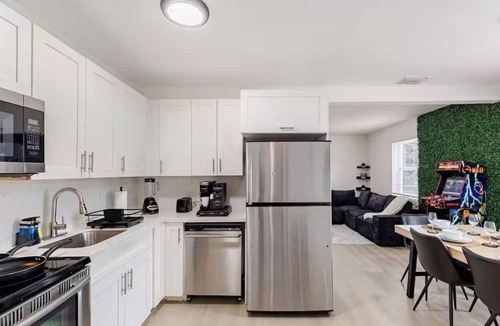 South Middle River House | Near Las Olas FLL Beaches Hard Rock Central