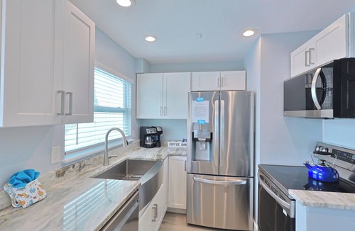 Siesta Key Cottage | Nest Cottage Across street from beach and Heated Pool