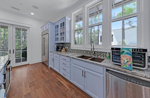 Forest District House | Nestled in Watercolor, golf Cart & Bikes Included! club access! Relax in style!