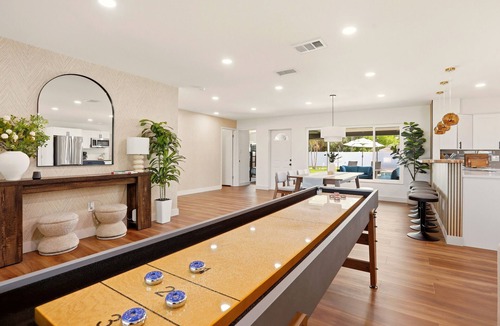 West Bradenton House | New! 10 mins to beach, Family Resort, Heated Pool, Mini-golf, Pickleball