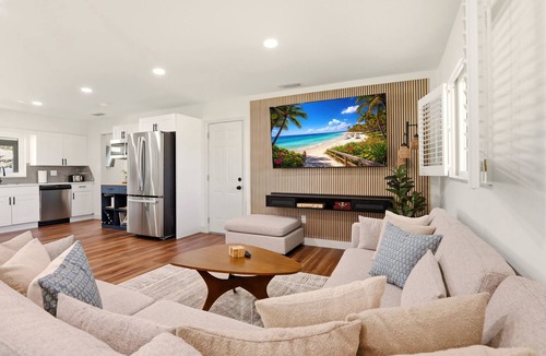 West Bradenton House | New! 10 mins to beach, Family Resort, Heated Pool, Mini-golf, Pickleball