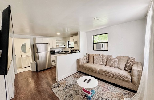 Ybor City House | New 5BR 3B Home with SwimSpa and Mini Golf near Ybor!