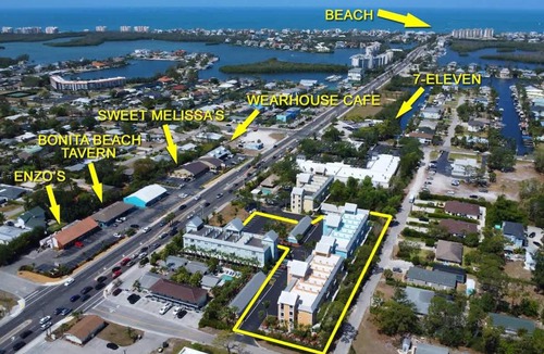 Bonita Shores Hotel | NEW Bright Gulf-Side Queen Studio in Bonita Springs