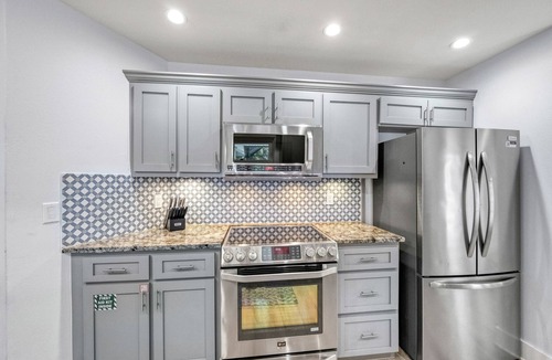 Bay Isle House | NEW! Brisas Del Mar | Private Pool with Spa, Guest House, Near Siesta Key Beach