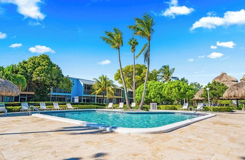 Key Largo House | NEW! CASA LARGO OCEANSIDE - GOLF CART, POOL, 2 KING SUITE, 3 BATH, BEACH, KAYAKS