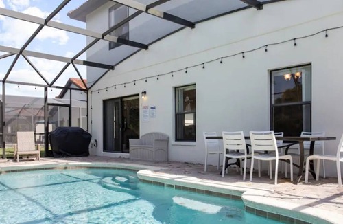 Calabria House | New! Cheerful 4 BR Pool Home 15min to Disney