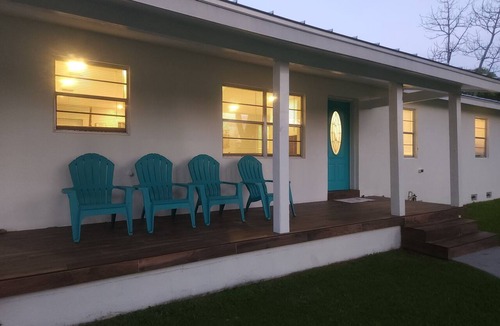 Melbourne House | NEW Clean 4-bed Home near airport and BEACH ! ! !