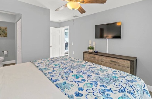 Tropic House | NEW Gorgeous 5/3 Home/w Pool table & Seablue Pool