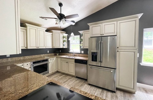 Greer House | NEW - Heated Pool - Hot Tub - Game Room - Sauna - 20 Mins to GVL