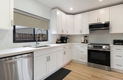 Northeast Miami Villa | New Home, Lux Beds, Coffee Bar, Great Location.