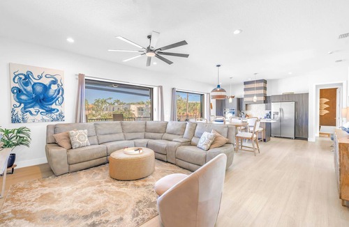 Siesta Key Condo | NEW LISTING! Gertrude's | Resort-like home & pool, 500ft to Beach!