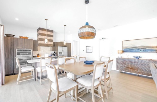 Siesta Key Condo | NEW LISTING! Gertrude's | Resort-like home & pool, 500ft to Beach!