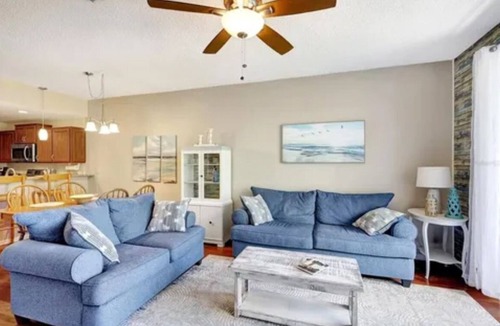 Island Estate House | NEW LISTING! Spacious 3 bd 3ba,Clearwater Bch Condo-8 min bike ride to beach!