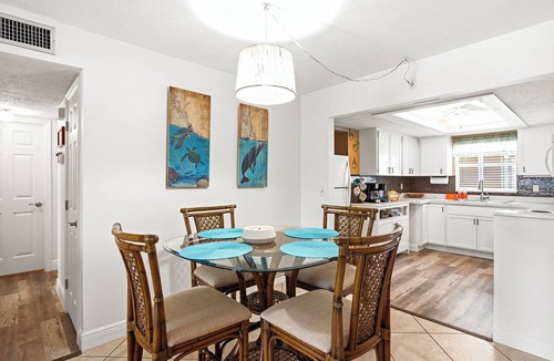 Caloosahatchee Condo | New Listing! Waterfront Cape Coral | Pool & Lanai | Walk to Dining & Shopping