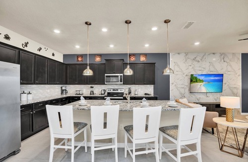 Davenport House | New Listing! Windsor Island, 10mi to Disney & 22mi to Universal - FS382048