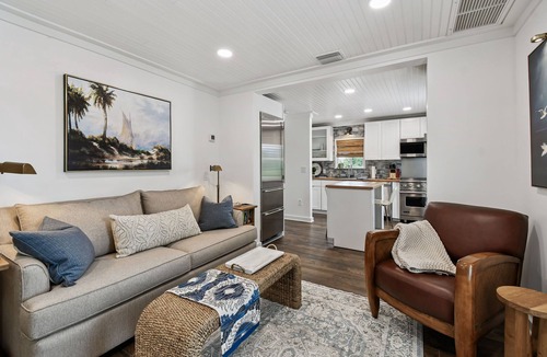 Seminole Apartment | New luxury apartment in Seminole. Less than 5 minutes to Gulf beaches!