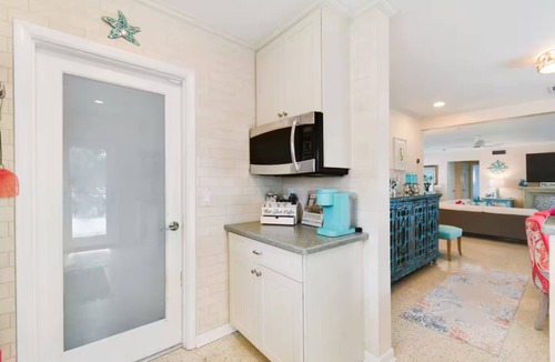 Singer Island House | NEW! Mermaid Coastal Retreat-Wlk to Beach &Relax!