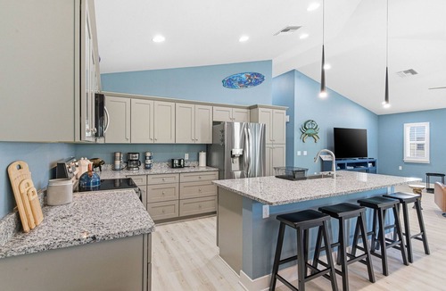 Old Homosassa House | New Modern Homosassa Home Hot Tub, Putting Green