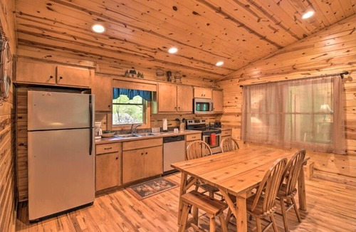 Helen Cabin | New! Mtn Laurel 6/5! Pool Table & Close to Helen!