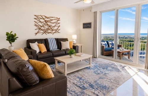 Brush - Stewarts Apartment | NEW Oceanfront Resort Condo Pool Beach