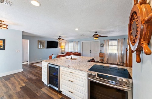 North Palm Beach House | *New* Palm Paradise Retreat