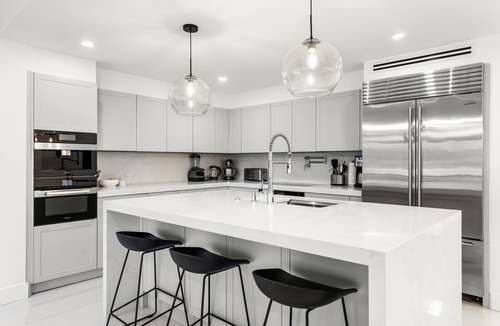 Hunt Club House | New PGA Home on 10th Hole with Private Hot Tub by Guaranteed Rental™
