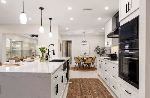 West Bradenton House | NEW - Pool - Near Beaches - Family Sleeps 14 - Mini Golf - Fire Pit