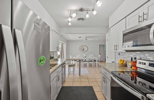 South Venice House | NEW! Private Pool Paradise- Minutes to Multiple beaches! Venice, FL