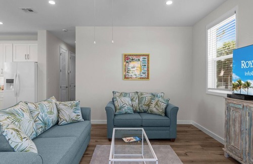 Sanibel Cottage | New Rebuild - Tiki Too