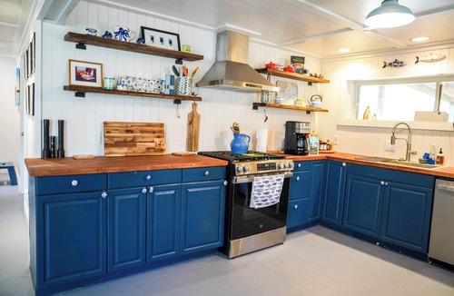 Apalachicola House | New River Waterfront Dock Kayak Launch + RV Hook up