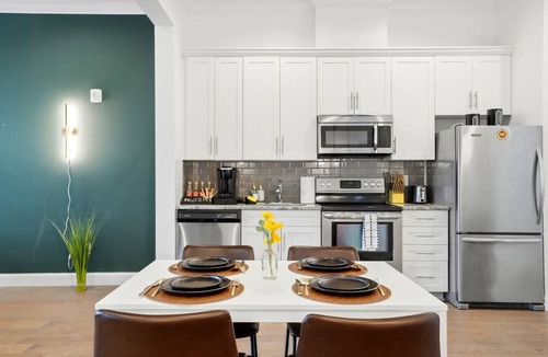 Historic Ybor Apartment | NEW! Rumba Roost - Stunning Ybor On 7th Ave - Shared Balcony