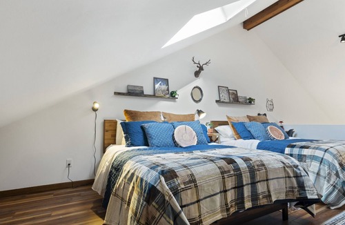 Vernon House | New, Super-Cozy, Slope-Side, Family & Pet Friendly Townhome on Mountain Creek
