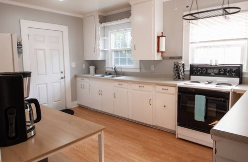 Anderson Cottage | New to VRBO - Comfortable Cottage