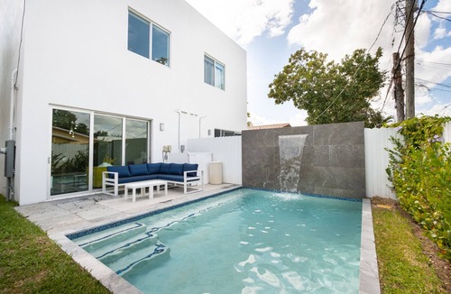 Coral Way House | NEW Townhouse in Coconut Grove