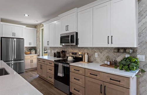 Greer House | New Urban Luxury 6B home with Pickle and BB court!