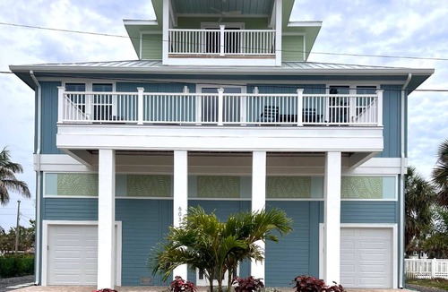 Mid Island House | Newly Built! Pool! Your perfect beach getaway! Gulf-Side, Beach!
