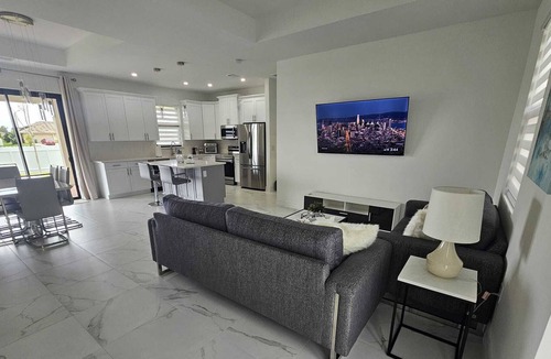 Diplomat House | Newly Built Vacation Home. Fun Relaxed Getaway.