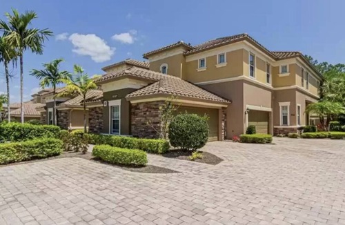 Naples Condo | Newly furnished Condo in Naples