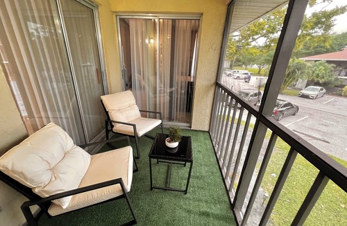 Jupiter Apartment | Newly Furnished Jupiter Condo - Den Workspace - 2 Parking - 12 Min to Beach